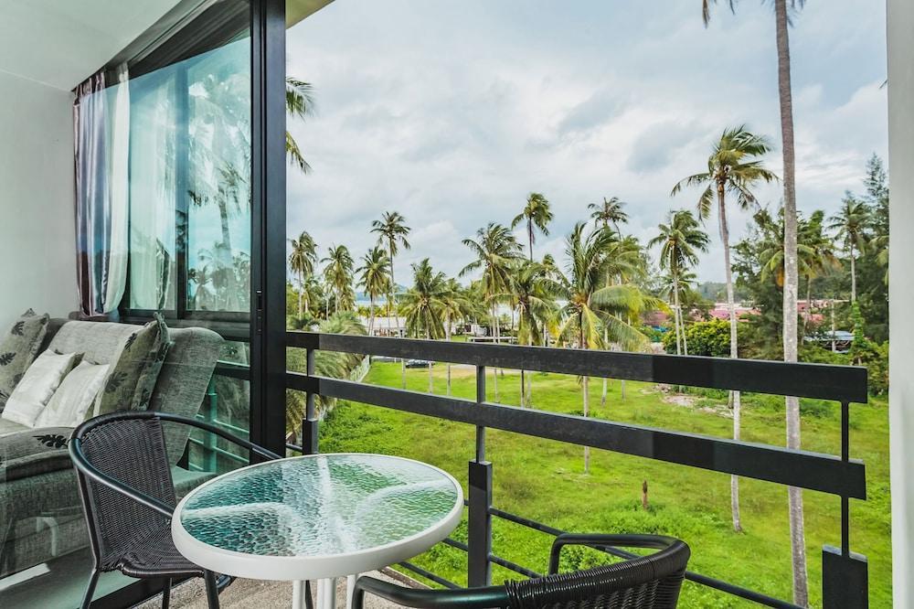 The Kris Condotel Bang Tao Beach  Buitenkant foto