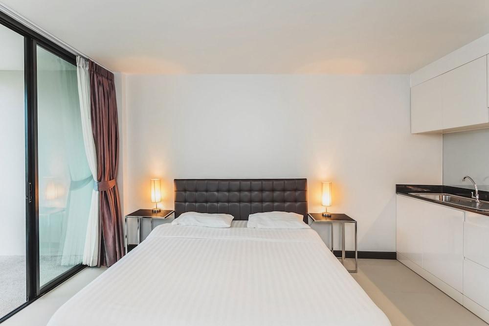 The Kris Condotel Bang Tao Beach  Buitenkant foto