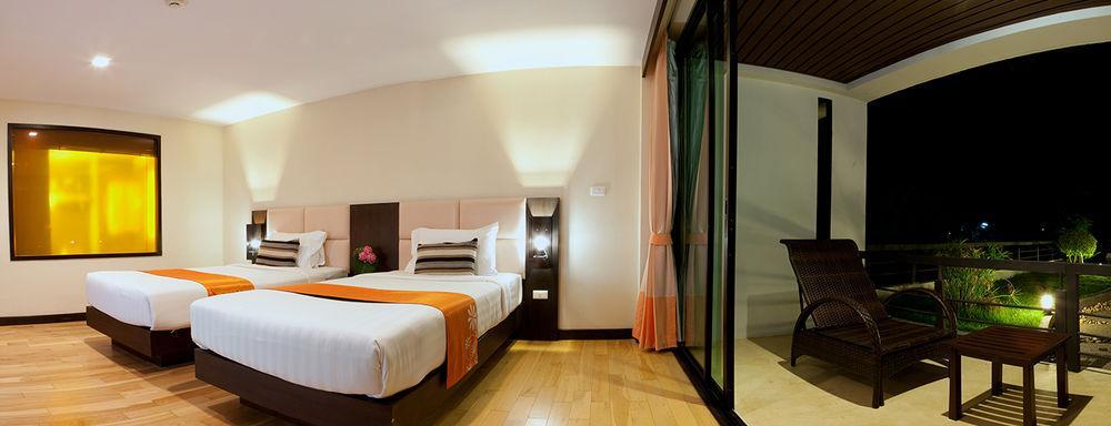 The Kris Condotel Bang Tao Beach  Buitenkant foto