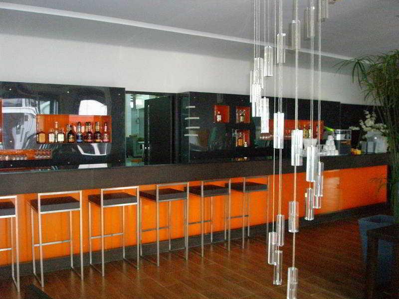 The Kris Condotel Bang Tao Beach  Buitenkant foto