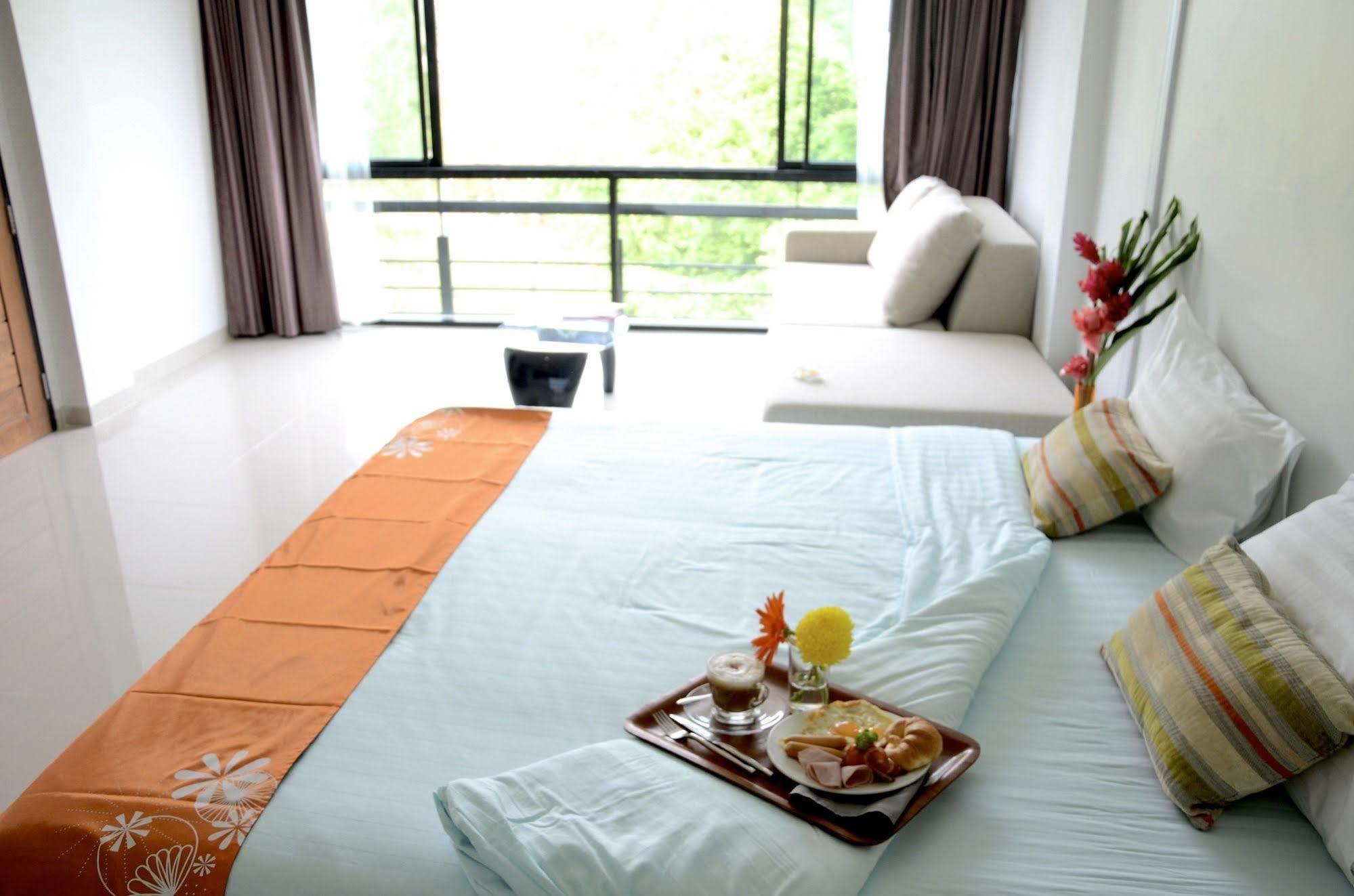 The Kris Condotel Bang Tao Beach  Buitenkant foto