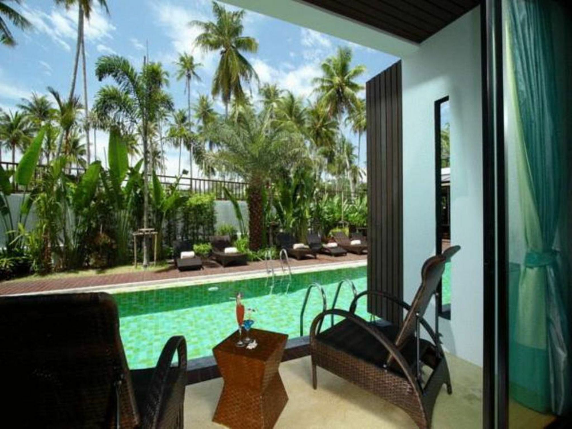 The Kris Condotel Bang Tao Beach  Buitenkant foto