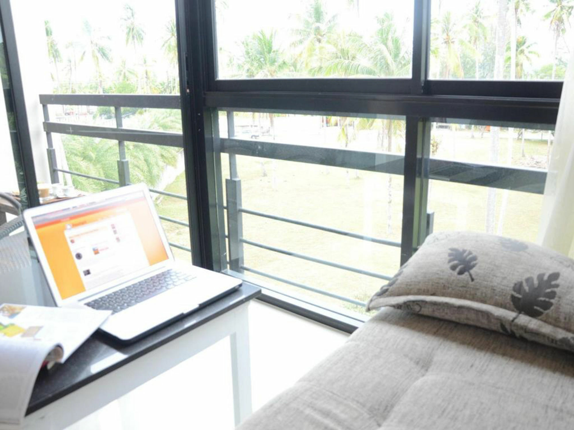 The Kris Condotel Bang Tao Beach  Buitenkant foto